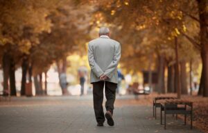 Fart walk: O περίπατος μετά το γεύμα που “απελευθερώνει” το έντερο