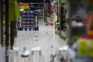 Ένας νεκρός και τέσσερις τραυματίες σε επίθεση μέσα σε Careffour στην Ιταλία – Μεταξύ των τραυματιών ποδοσφαιριστής της Άρσεναλ