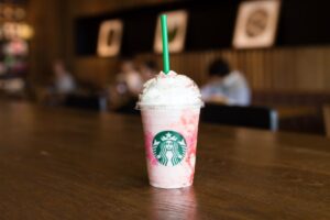 Starbucks: Πελάτης ζήτησε δωρεάν ρόφημα αγοράζοντας μόνο μια τσάντα 5 λεπτών!