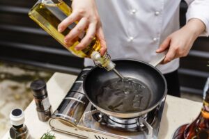 Ελαιόλαδο: Χάνει τα οφέλη του όταν θερμαίνεται;