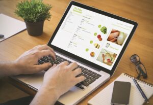 Σχεδόν 5.000 χρήστες αναζήτησαν τη κατηγορία «κοπέλα» σε ηλεκτρονική πλατφόρμα delivery φαγητού!