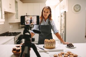 Πώς εξυπηρετούν οι influencers το marketing, στη βιομηχανία τροφίμων και ποτών