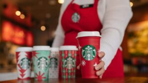Starbucks: Η «Εξέγερση της Κόκκινης Κούπας» – Αναταραχές και συγκρούσεις σε όλες τις ΗΠΑ με τους εργαζομένους