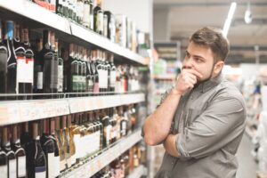 Τέσσερις στους πέντε αγοράζουν κρασί με κριτήριο την ετικέτα!
