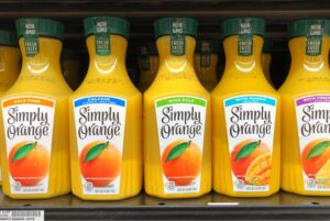Aγωγή κατά της Coca Cola για τον χυμό πορτοκαλιού Simply Orange – Κατηγορία ότι περιέχει PFAS