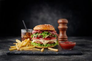 ΠΡΟΣΟΧΗ: Η κατανάλωση γευμάτων από Fast food συνδέεται με ηπατική νόσο