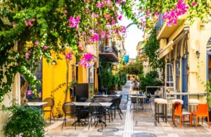 Εστιατόριο στο Ναύπλιο διώχνει ομόφυλο ζευγάρι – “Μπορείτε να κάνετε ό τι θέλετε σπίτι σας”