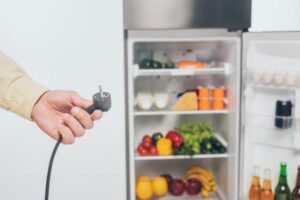 Ληγμένα τρόφιμα και ψυγεία εκτός πρίζας για πολλά νοικοκυριά που προσπαθούν να ελαφρύνουν την τσέπη τους