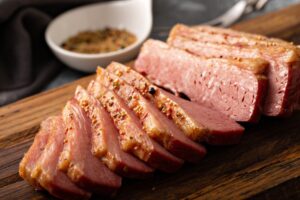 Γιατί το corned beef ονομάζεται έτσι αφού δεν έχει καλαμπόκι;