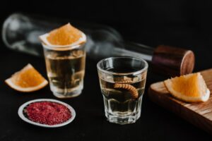 Mezcal: Η διάσημη τεκίλα από… σκουλήκια!