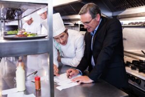 Eστίαση: Η πιστοποίηση στο Food Safety των διευθυντών/εργαζομένων οδηγεί σε μεγαλύτερη γνώση και πιο ασφαλή λειτουργία