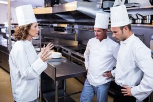 Η Βρετανία ζητάει chef – Κενό το 40% των θέσεων Chef – Τι ισχύει στην Ελλάδα
