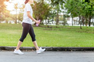 500 έξτρα βήματα τη μέρα μειώνουν 14% τον κίνδυνο καρδιακών νοσημάτων στους ηλικιωμένους