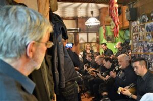 ΔΟΜΝΑ: Η «μητέρα πασών των ταβερνών» έκλεισε τα 80!