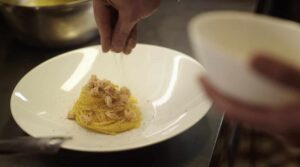 Καρμπονάρα Day 2023: Μια ξεχωριστή vegan και νηστίσιμη συνταγή για το πιο εμβληματικό πιάτο της Ιταλίας