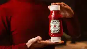 Το “αέναο” μάρκετινγκ της Kraft Heinz – Τώρα λανσάρει κέτσαπ με διπλό καπάκι!