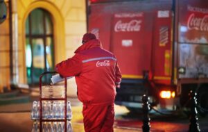 Σε απεργία εργαζόμενοι της Coca Cola- Απέρριψαν πρόταση της εταιρείας για αυξήσεις που “δεν φτάνουν για τον πληθωρισμό”