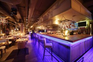 Η ΑΑΔΕ “τσίμπησε” γνωστό Bar-restaurant στη Γλυφάδα – Έκοβε αποδείξεις και μετά τις… ακύρωνε!