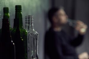 Η κατανάλωση αλκοόλ συμβάλλει στο χρόνιο πόνο, σύμφωνα με νέα μελέτη