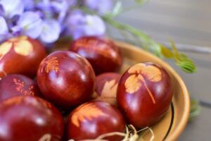 Βάψιμο αυγών και σοκολατένια αυγά: Η αληθινή τους ιστορία