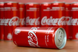 Μια οπτική ψευδαίσθηση της Coca- Cola αποδεικνύει την τεράστια επίδραση του branding στον καταναλωτή