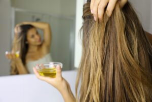 Τελικά κάνει καλό το ελαιόλαδο στα μαλλιά;