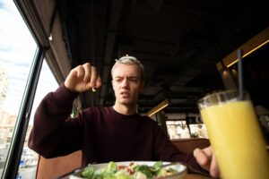Τakeawaytrauma: Γεύματα με νύχια, τσιρότα, έντομα και άλλα όμορφα…