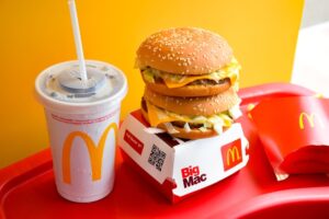 Η McDonald’s ηγείται της “επίθεσης” στην ΕΕ για τον νέο κανονισμό για τις συσκευασίες