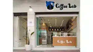 Το ελληνικό franchise Coffee Lab άνοιξε το πρώτο κατάστημα στο Bristol