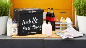 Coca Cola: Πρόγραμμα επιστροφής γυάλινων μπουκαλιών σε συνεργασία με τη Βρετανική αλυσίδα Milk & More