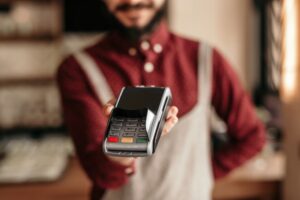 Προς παράταση οι προθεσμίες για την διασύνδεση ταμειακών μηχανών με τα POS