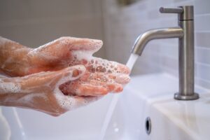 Έρευνα: Τα ήπια καθαριστικά εξ ίσου αποτελεσματικά με τα σκληρά σαπούνια