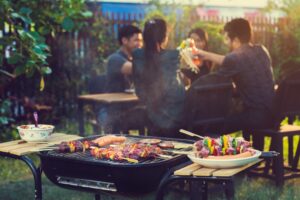 BBQ: Η συνήθεια που αυξάνει τον κίνδυνο τροφικής δηλητηρίασης