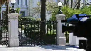 Σε δομές και οργανώσεις τα φαγητά της δεξίωσης στο Προεδρικό Μέγαρο που ματαιώθηκε