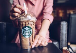 Υψηλά επίπεδα ζάχαρης σε ροφήματα καφέ των Costa coffee και Starbucks, αποκαλύπτει έρευνα