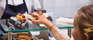 ΙΚΕΑ: Το δημοφιλές hot dog τώρα και σε vegan