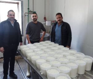 Κτηνοτρόφοι Ανωγείων: Τα γαλακτοκομικά του συνεταιρισμού στις μεγαλύτερες αλυσίδες σουπερμάρκετ