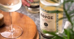 «ΑΦΡΟΣ»…Η καινοτόμος pet-nat ρετσίνα από το οινοποιείο ΚΕΧΡΗΣ!