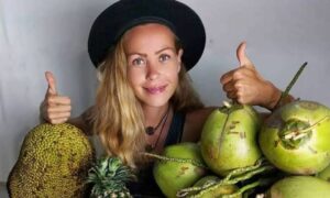 “Ομίχλη” γύρω από τον θάνατο της vegan influencer που τρεφόταν αποκλειστικά με τροφικά φρούτα και χυμούς
