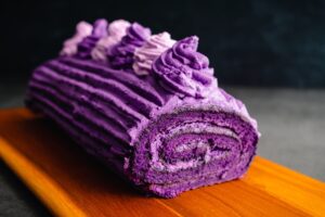 Purple yam: Τι είναι η μωβ γλυκοπατάτα που “αλλάζει χρώμα” στο πιάτο μας