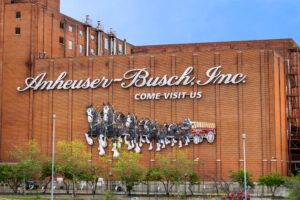 Εξαγορά 8 μαρκών μπύρας της Anheuser-Busch από εταιρεία προϊόντων κάνναβης
