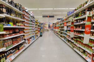 Οι Tesco και Sainsbury’s κατηγορούνται για πλασματικές εκπτώσεις