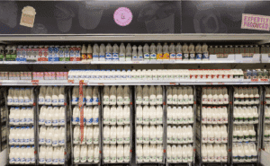 Καταργεί την ημερομηνία λήξης στο γάλα η Sainsbury’s