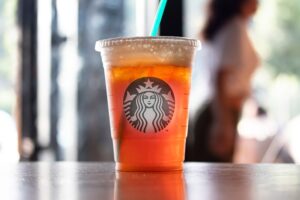 Starbucks: Μήνυση για τα αναψυκτικά φρούτων… χωρίς φρούτα – Το απίστευτο επιχείρημα της αλυσίδας