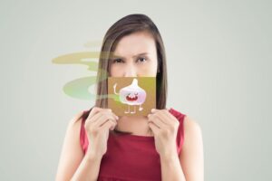 Βρέθηκε ο νέος «εχθρός» της δυσάρεστης αναπνοής από σκόρδο