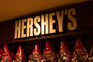 Η Hershey’s απέλυσε εργαζόμενους που αρνήθηκαν να εμβολιαστούν για τον COVID-19