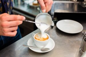 Φτιάξτε αφρόγαλα στο σπίτι σαν σωστός barista!