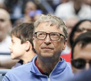 Ο Bill Gates “ποντάρει” 1,5 εκατ. ευρώ σε μετοχές της “κατεστραμμένης” μπύρας Bud Light