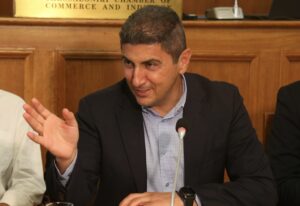 Αυγενάκης: Δωρεάν οι μελέτες για τις κτηνοτροφικές εγκαταστάσεις της Θεσσαλίας- Η αντικατάσταση ζωικού κεφαλαίου καλύπτεται 100% από ειδικό πρόγραμμα