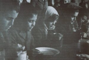 Πόλεμος του ’40: Πείνα και πλούτος – Μαυραγορίτες και κοράκια πάνω από τη λιπόσαρκη χώρα